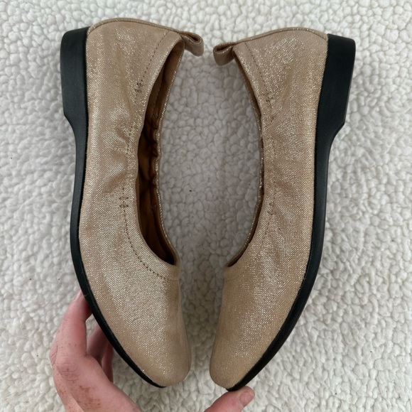 Clarks Unstructured Metallic Gold Leather Ballet Flats - Picture 4 of 8